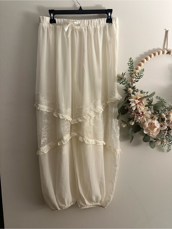 Lyrebird Other - NWT Lyrebird by Anthropology Sheer Lace-Trim Balloon Lounge Pants in Eggnog